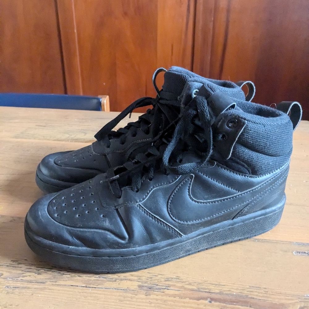 Nike Court Borough, Size 6Y